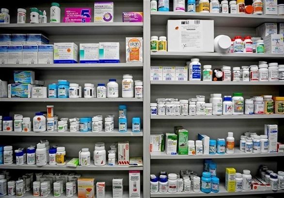 شرکت بیمه دی به داروخانهها بدهکار است/ بیمه سلامت و تامین اجتماعی تلاشی برای پرداخت مطالبات داروخانهها نمیکنند