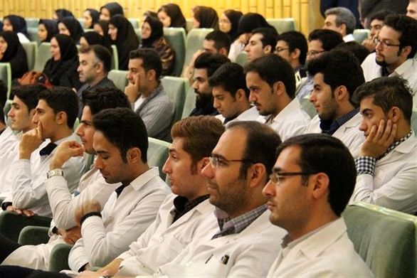 دانشجویان دستیار پزشکی و دکتری تخصصی علوم پزشکی بیمه سلامت میشوند