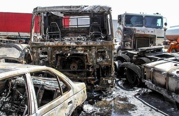 24 خودرو سواری و وانتبار در پارکینگ عمومی پردیس دچار حریق شد