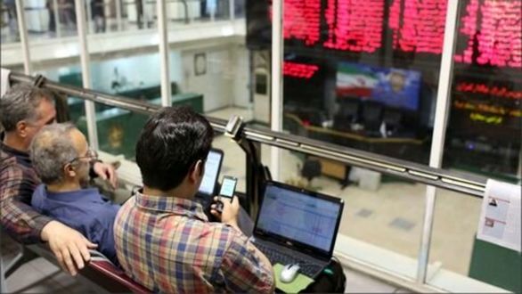 برابری ۸ نماد قرمز در برابر ۸ نماد سبز در شاخص گروه بانکی