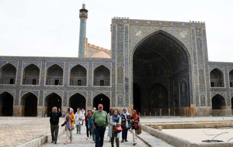گردشگران خارجی در هنگام ورود به کشور بیمه کرونا میشوند