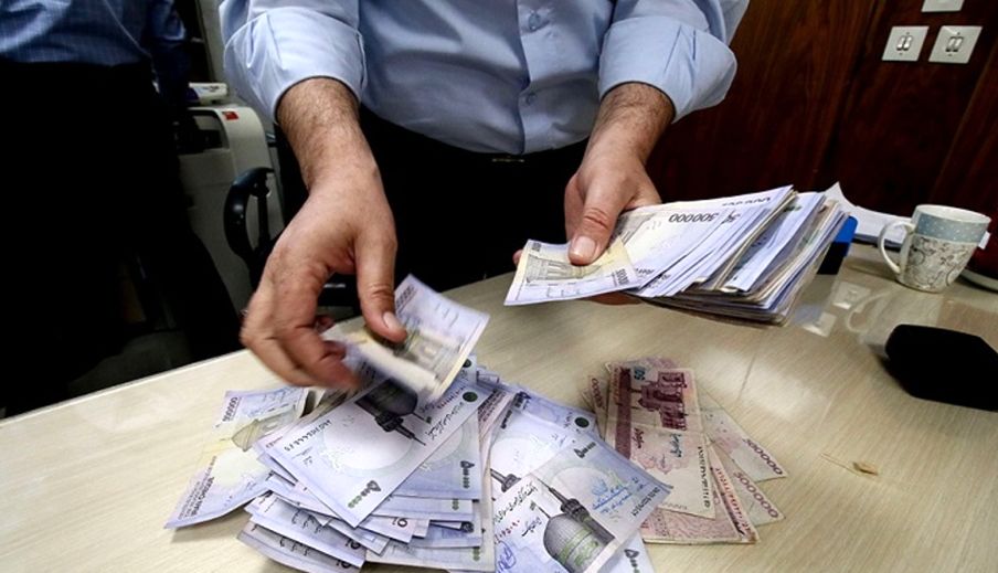 بیشتر پرداختی های نامتعارف در بانک ها و بیمه ها اتفاق افتاده است