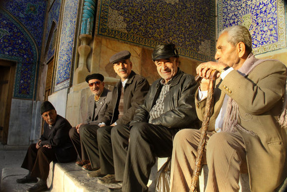 بازنشستگان تا سقف چقدر میتوانند از کمک هزینه عصا و عینک بهرهمند شوند؟