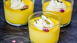 این دسر زعفرانی لطیف و خوشمزه را برای ماه رمضان درست کنید