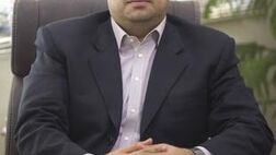 عدم عضویت در FATF کشور را منزوی می‌کند/ نمی توان خلاف جهت دنیا حرکت کرد/ با چمدان‌هایمان تحریم را دور می‌زنیم