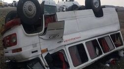 واژگونی مینی‌بوس در گردنه صلوات‌آباد ۱۴ نفر مصدوم در پی داشت
