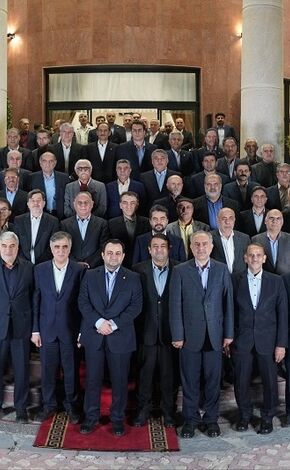 با حضور جمعی از پیشکسوتان و چهره‌های فرهنگی، هنری و ورزشی؛ آیین گرامی‌داشت ۹۸ سالگی بانک ملی ایران برگزار شد
