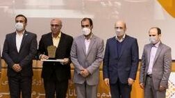تندیس ششمین جشنواره ملی نوآوری محصول ایرانی به کارآفرین رسید