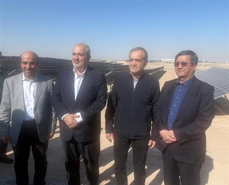 همتی: بانک مرکزی آمادگی کامل برای حمایت ارزی و ریالی از توسعه انرژی‌های تجدیدپذیر  دارد
