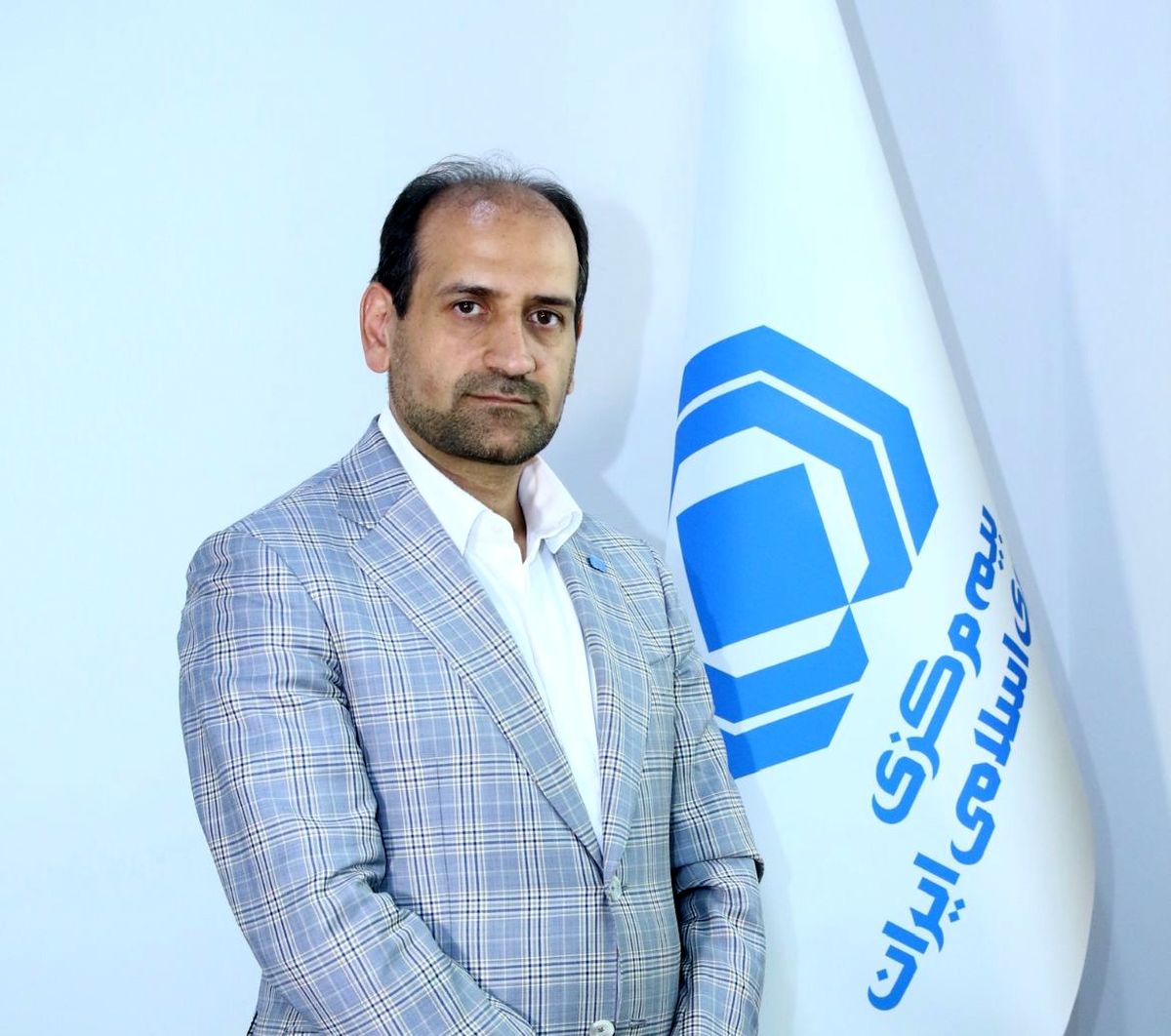 نظارت های بیمه مرکزی پسنگرانه است