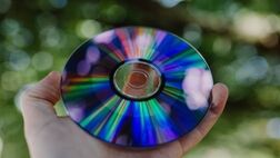 آمار فروش CD به‌شدت در حال افزایش است
