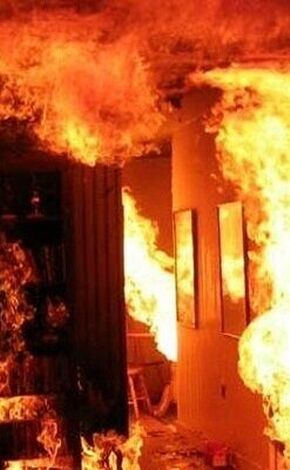 آتش‌سوزی گسترده در کارخانه چسب و عایق فرون‌آباد مهار شد
