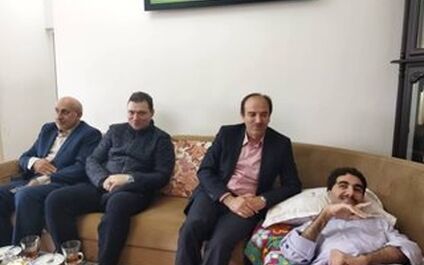  مدیرعامل بیمه آسیا از کارمند شعبه مهاباد عیادت کرد