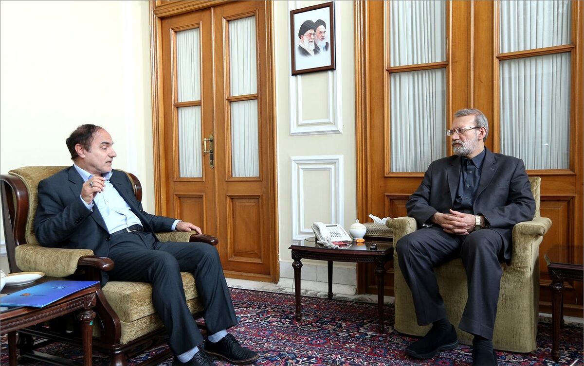 دیدار لاریجانی با مدیران بیمه مرکزی
